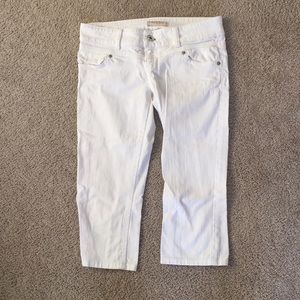 GUESS white capri jeans